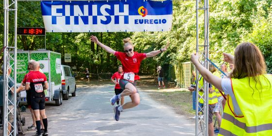 Zielsprung beim Euregio-Triathlon